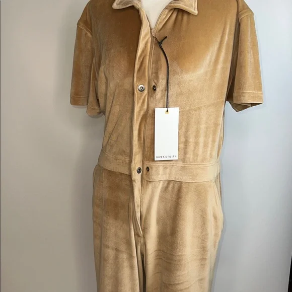 💖NWT RIVET UTILITY ICON VELOUR JUMPSUIT IN CAMEL COLOR SIZE L(10-12) - Picture 13 of 16